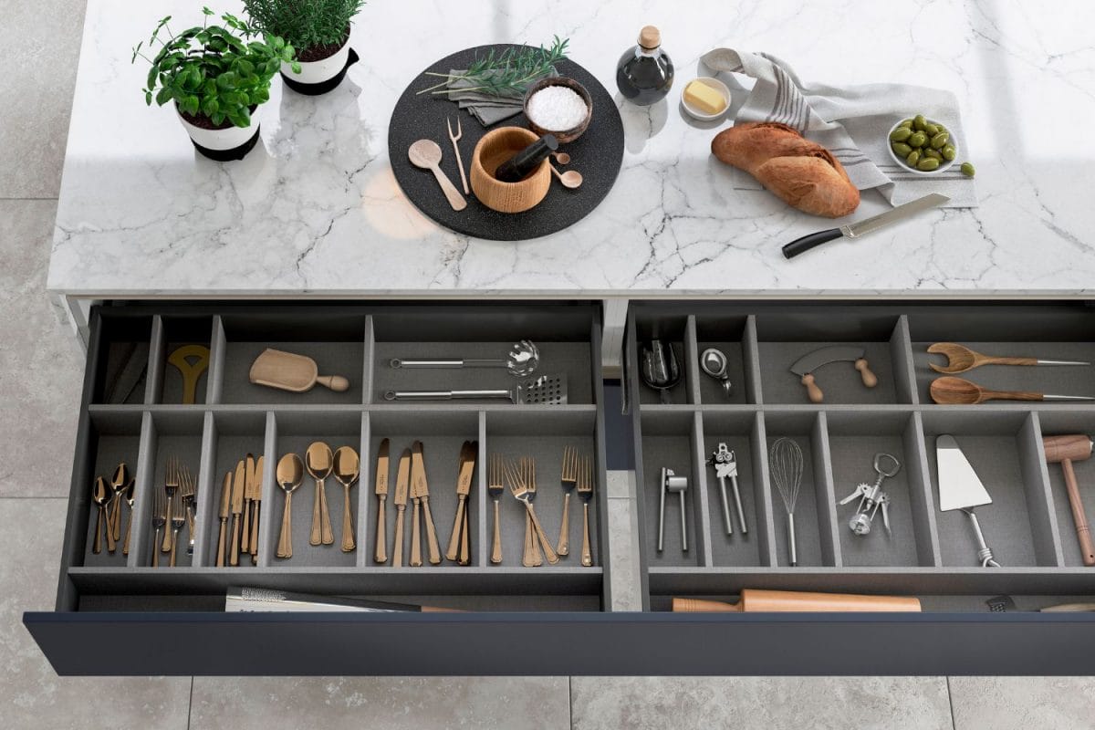 Kitchen cutlery drawer